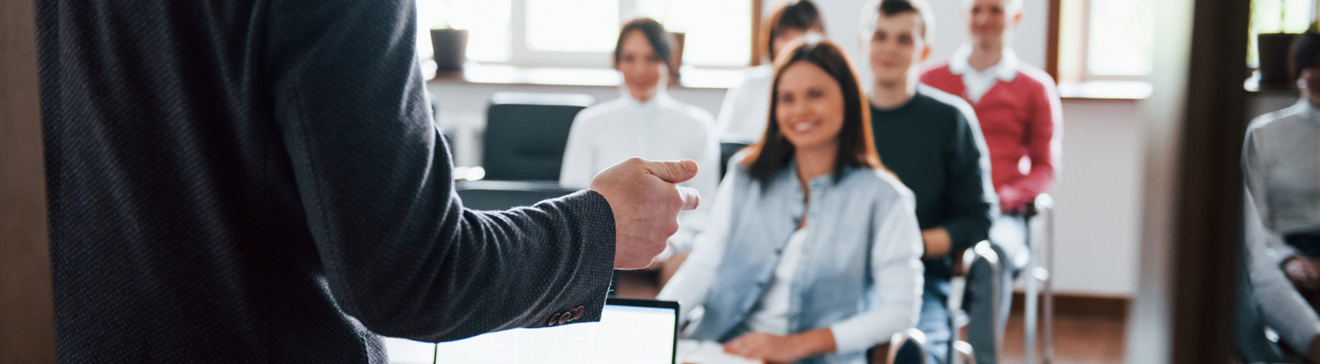 برامج المعلم الذكي لإستخدام الذكاء الإصطناعي